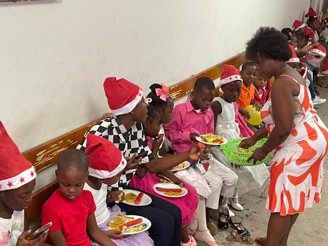 Children receiving a community meal during a holiday program